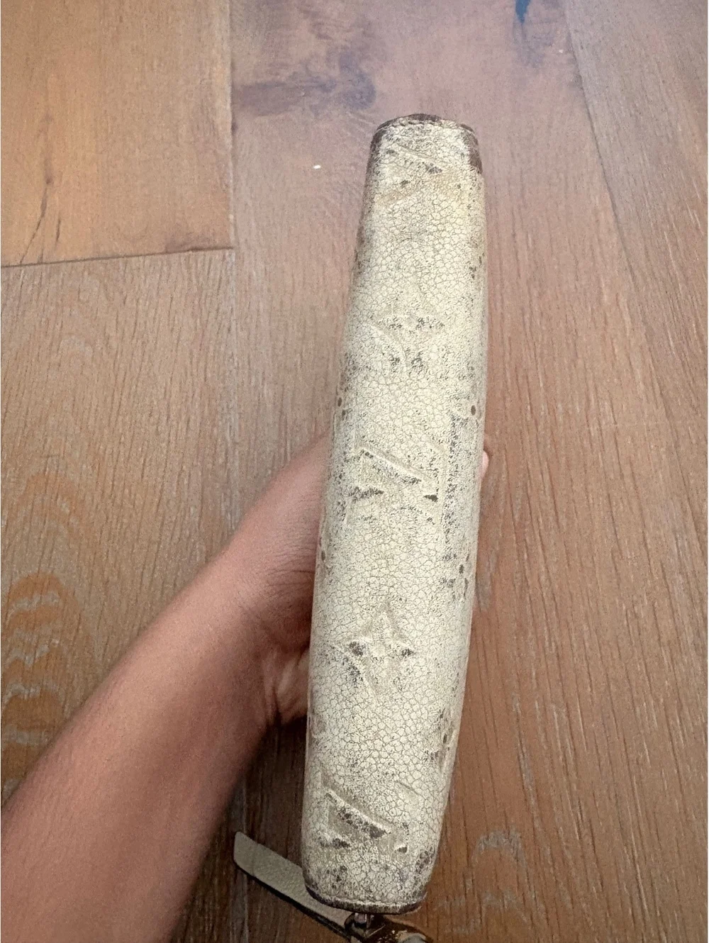 Louis Vuitton Beige Monogram Canvas Zippy Wallet FLAW REPAIR